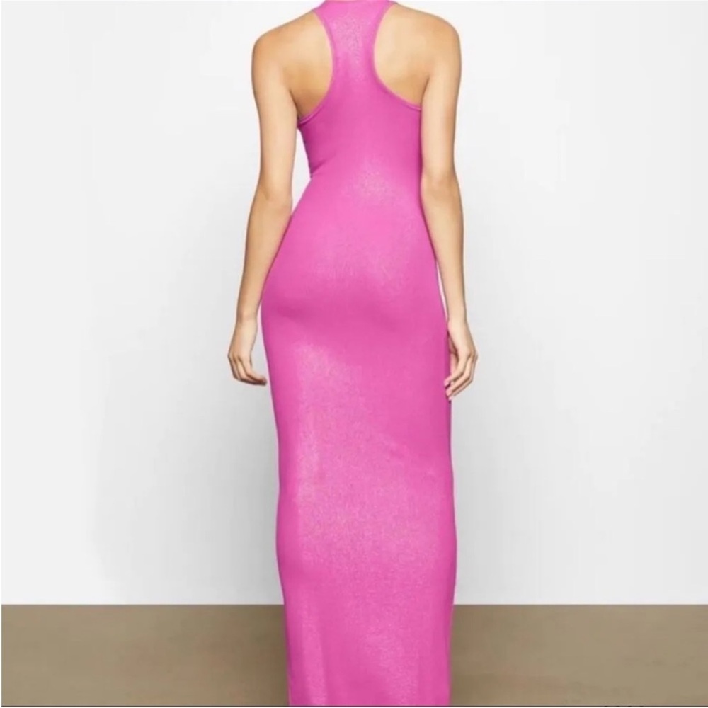 BNWT Skims maxi dress in fuchsia foil - Picture 3 of 16
